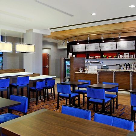 Courtyard By Marriott Victoria Hotel Exterior photo