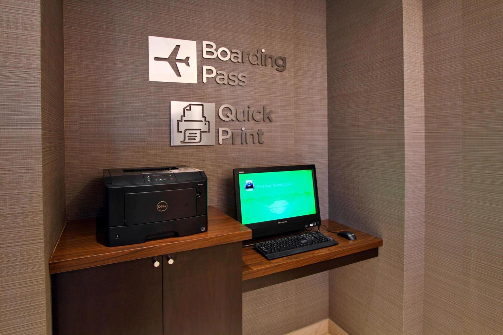 Courtyard By Marriott Victoria Hotel Exterior photo